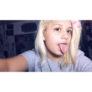 Meet your Posher, Alexis